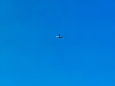 airplane in the sky during daytime